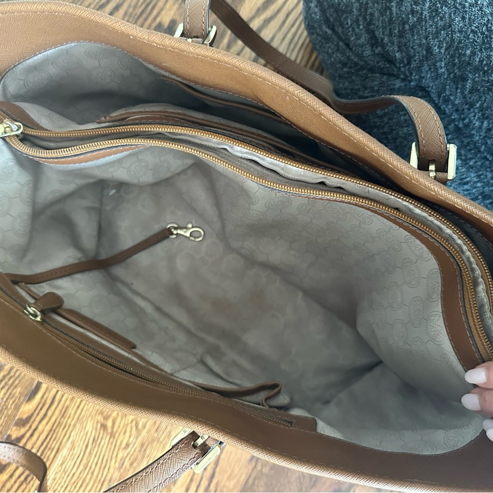 Michael Kors Large Tote Bag - Picture 5 of 5